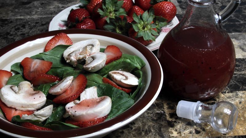 Gluten-Free Spinach and Strawberry Salad Recipe